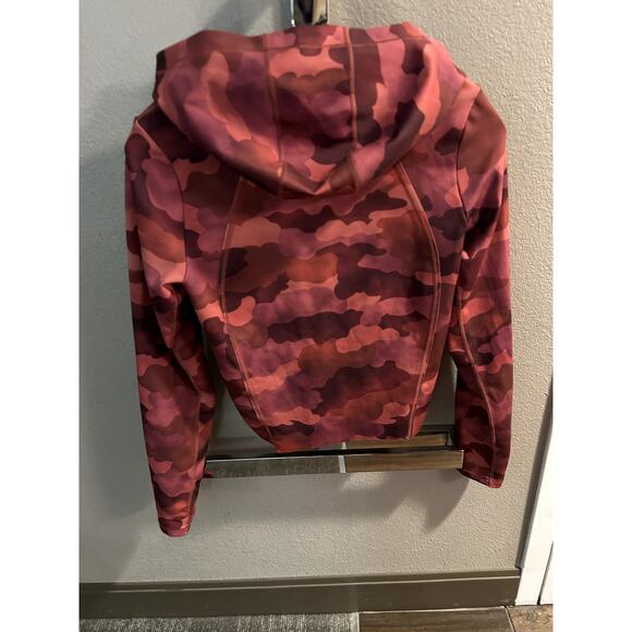 Athleta Pinnacle Hoodie in Mantra Camo Size Small - Picture 5 of 9